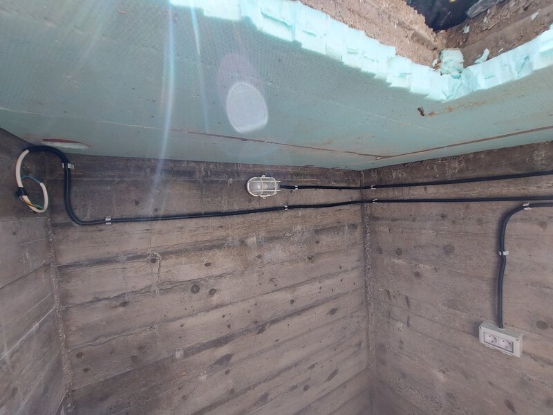 Electrician, execut instalatii electrice
