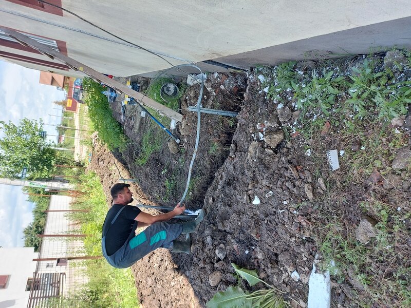 Electrician, execut instalatii electrice